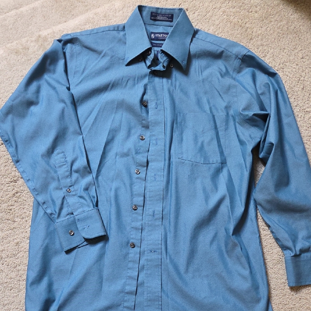 Stafford Blue Dress Shirt with Pointed Collar and Long Sleeves